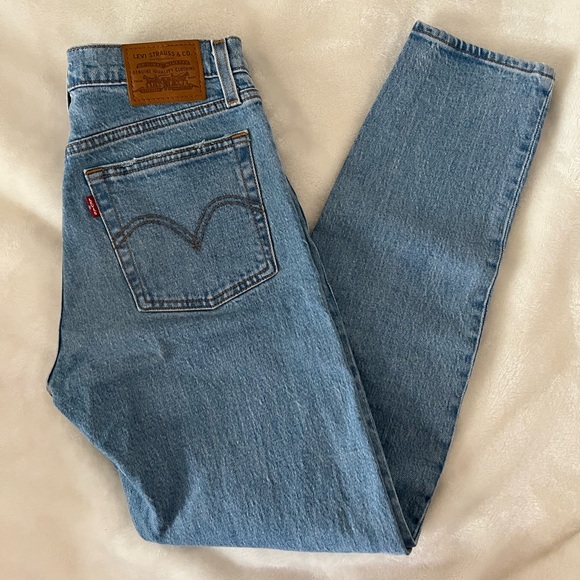 Levi’s Wedgie Icon (purchased from Aritzia) - Picture 3 of 3